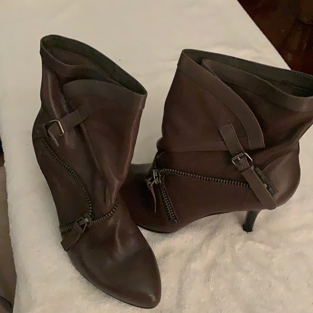 Nine West women’s bootie with 3in heel